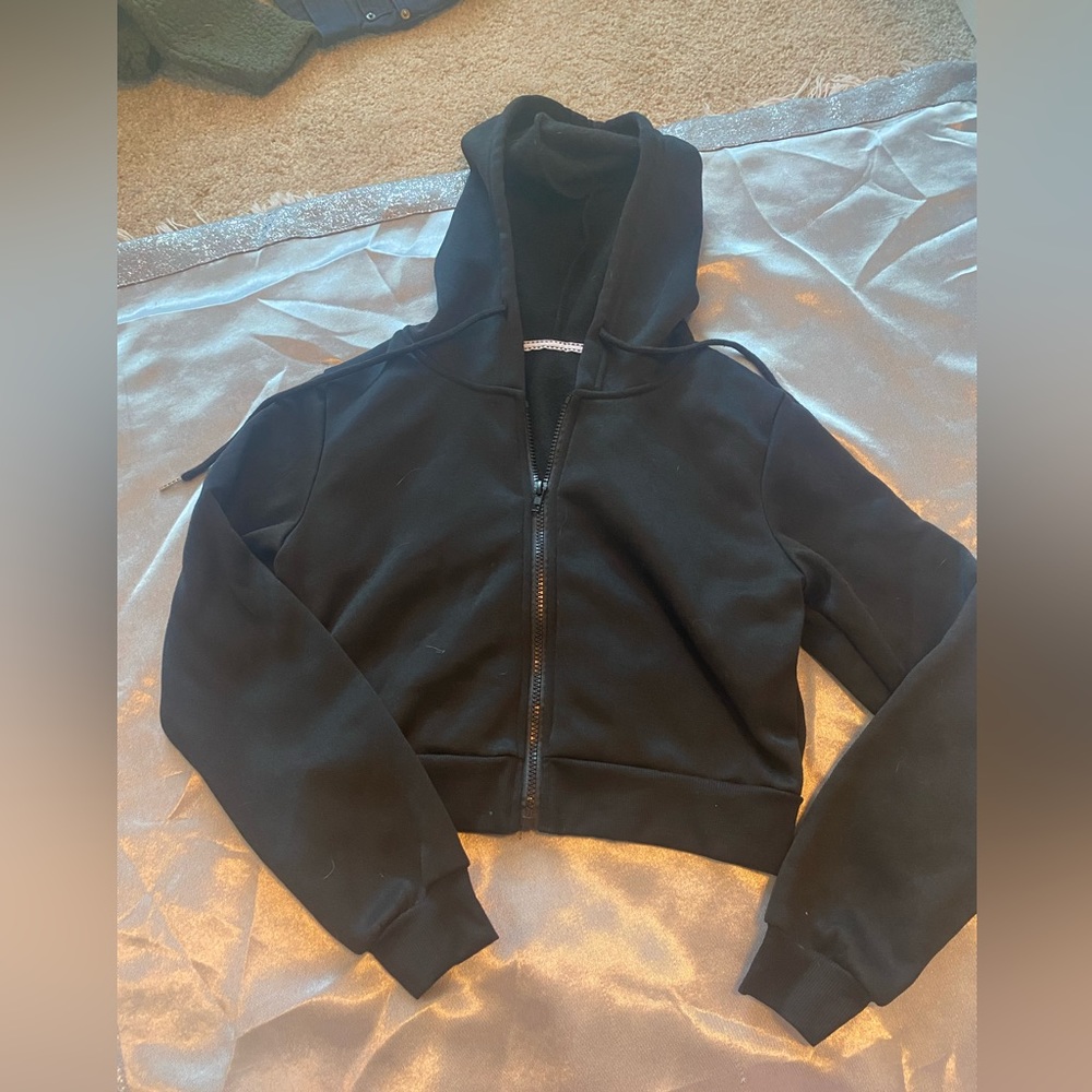 SHEIN cropped black sweatshirt